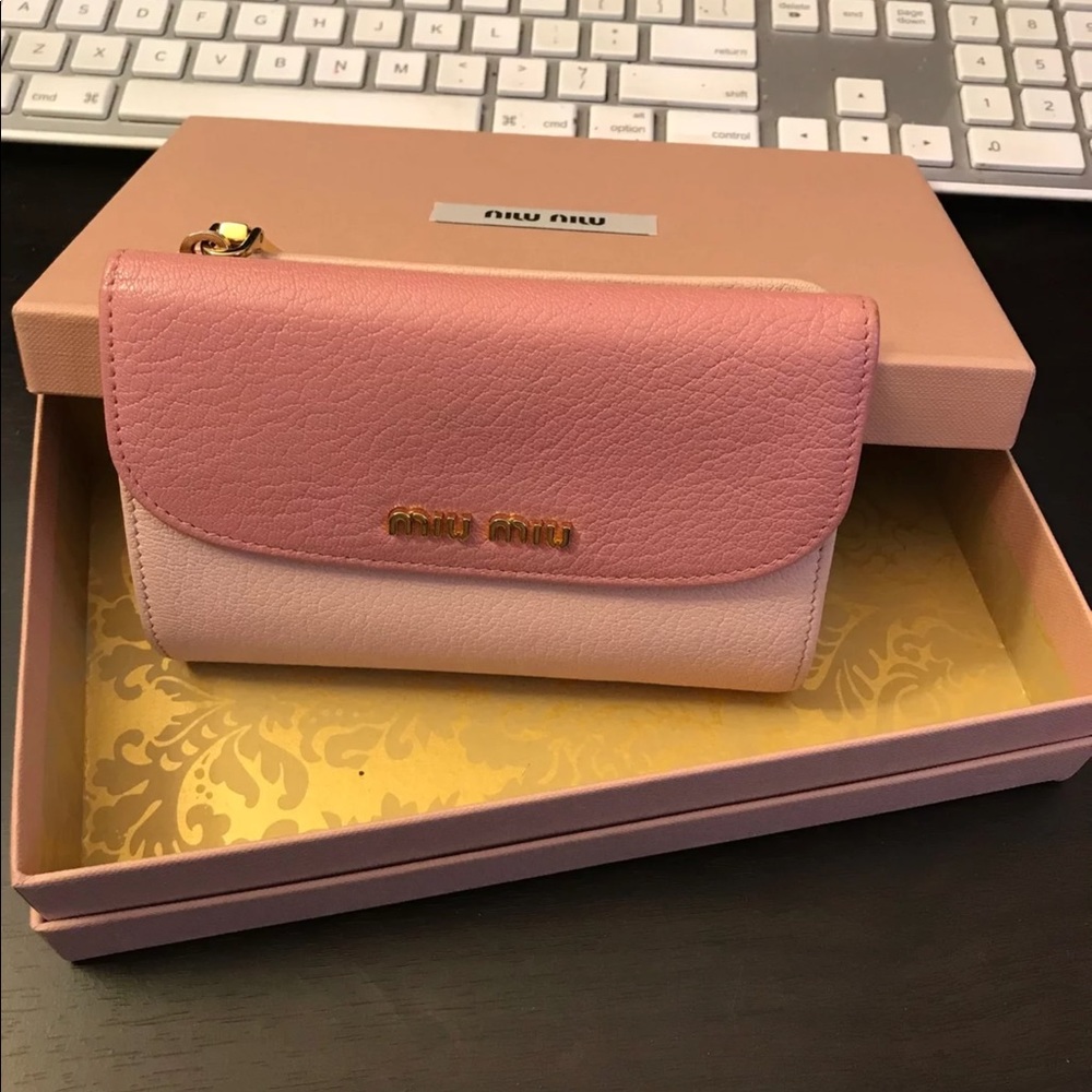 AUTHENTIC MIU MIU MATELASE BIFOLD WALLET
